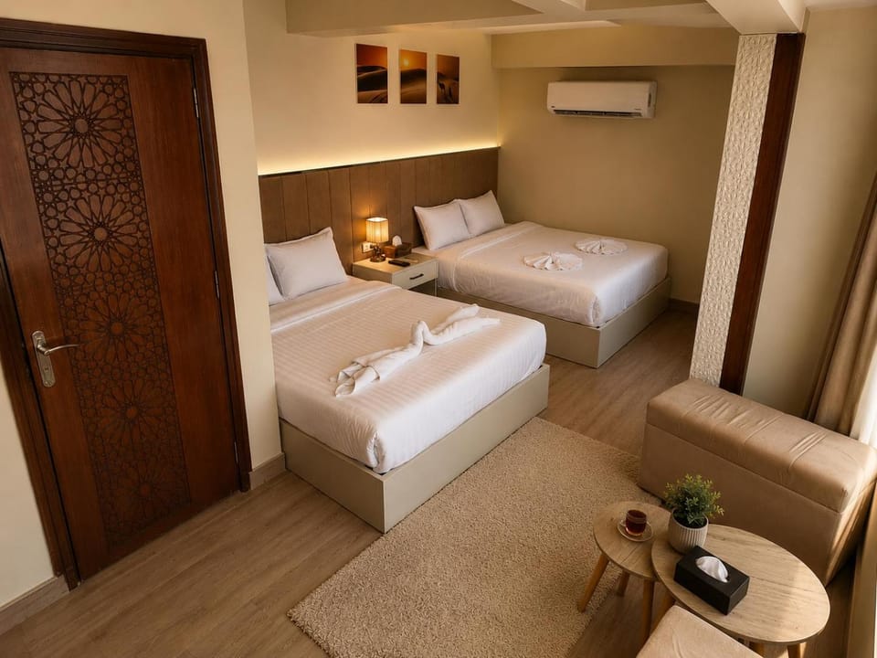 Bed, Living room, Photo of the whole room, Seating area, Bedroom, air conditioner