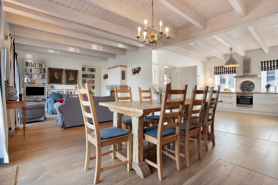 Property building, Kitchen or kitchenette, Living room