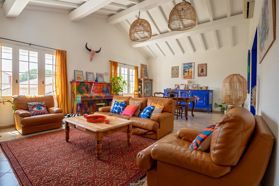 Living room, Seating area