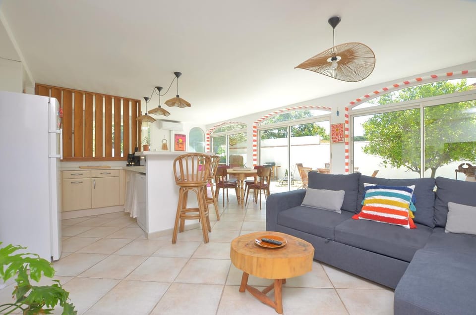 Kitchen or kitchenette, Living room, Dining area