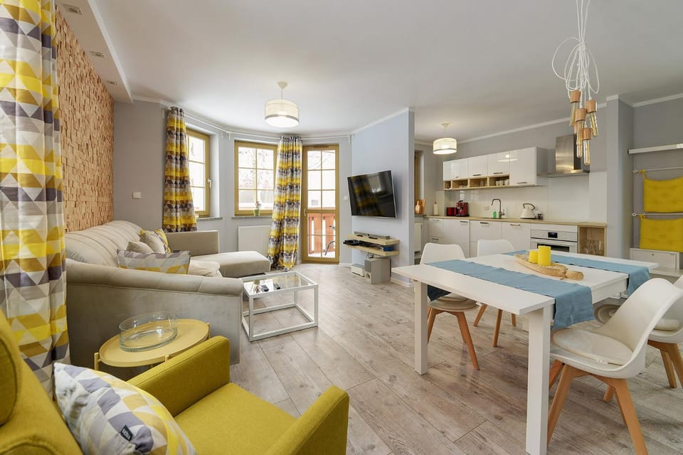 Kitchen or kitchenette, Seating area