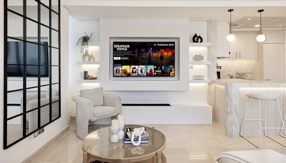 Bed, TV and multimedia, Kitchen or kitchenette, Living room, Photo of the whole room, Seating area, Dining area, Bedroom