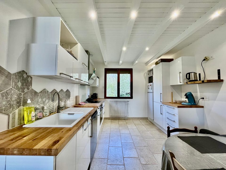 Kitchen or kitchenette, Dining area, dishwasher, oven, stove