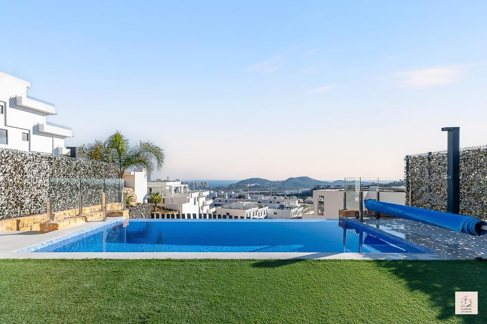 Natural landscape, Mountain view, Pool view, Sea view, Sea view, Swimming pool, Swimming pool
