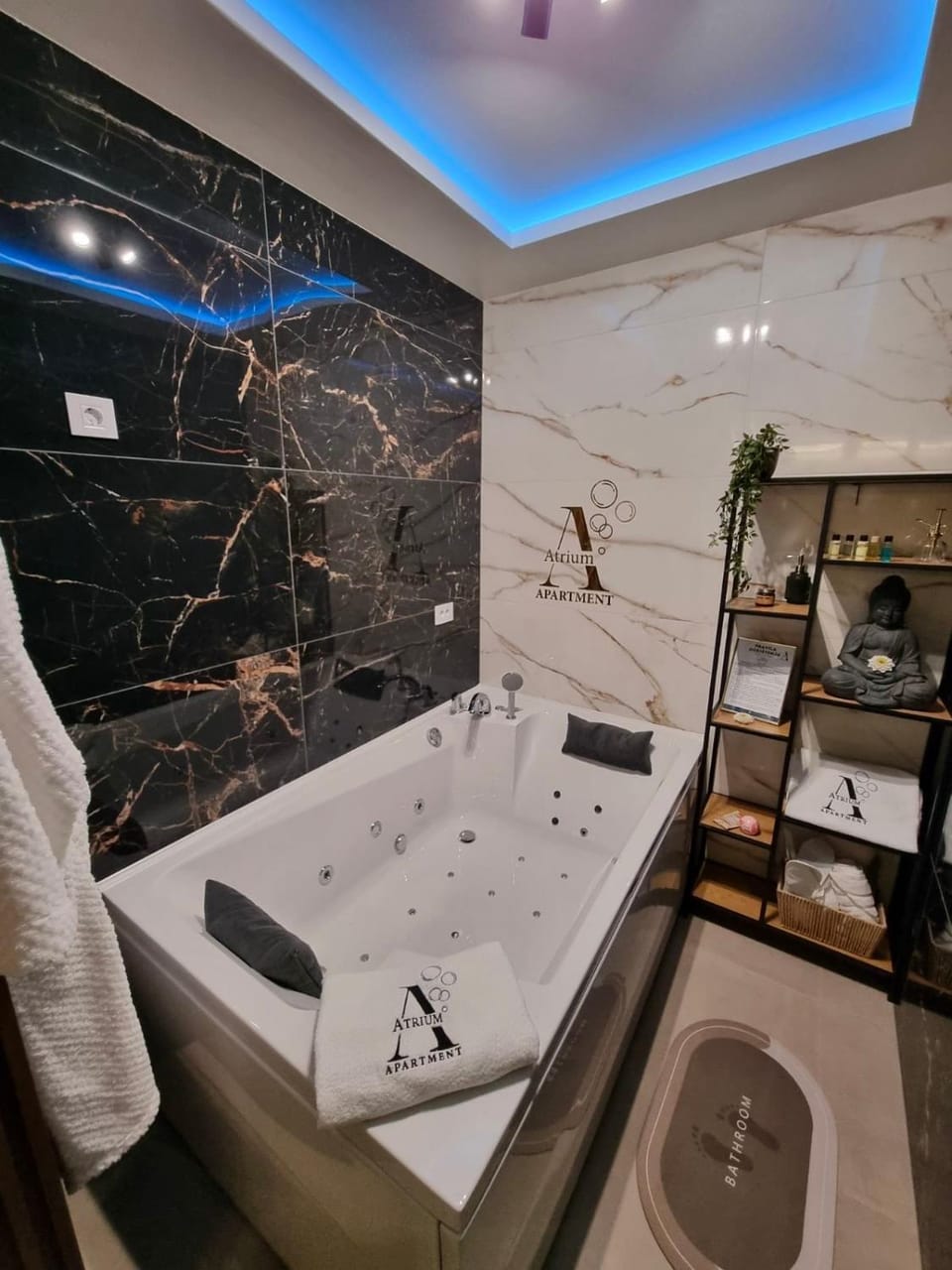 Hot Tub, Bath, towels
