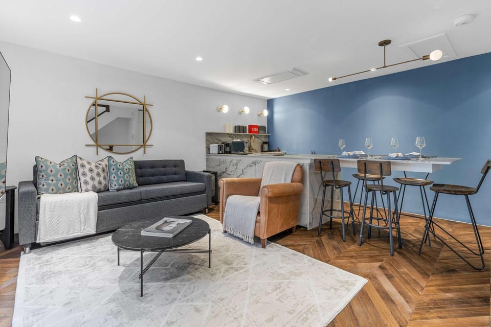 Contemporary 2-Bedroom Escape in Notting Hill House in City of Westminster