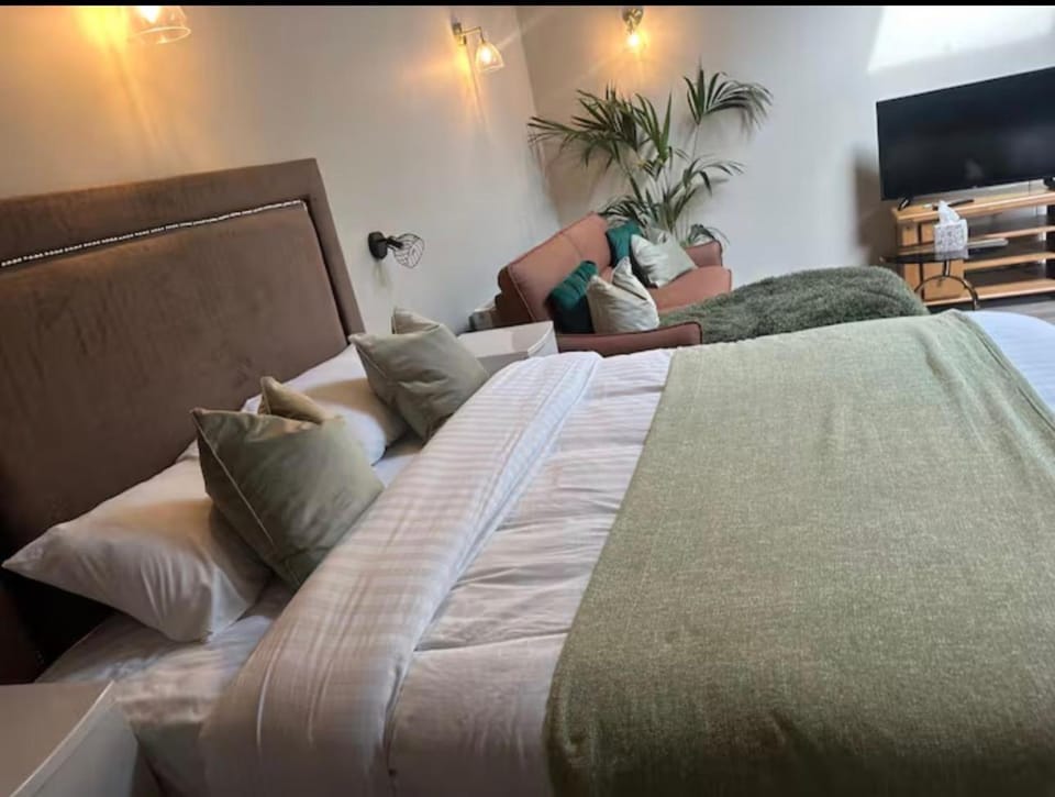 Oak field Cottages Belfast open plan studio stunning & tranquil Apartment in Belfast