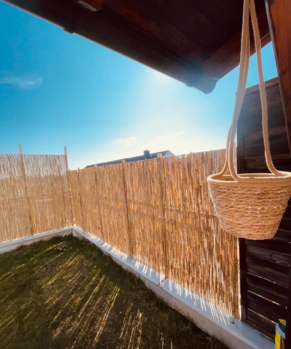Day, Natural landscape, Balcony/Terrace