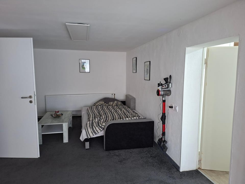 Bed, Living room