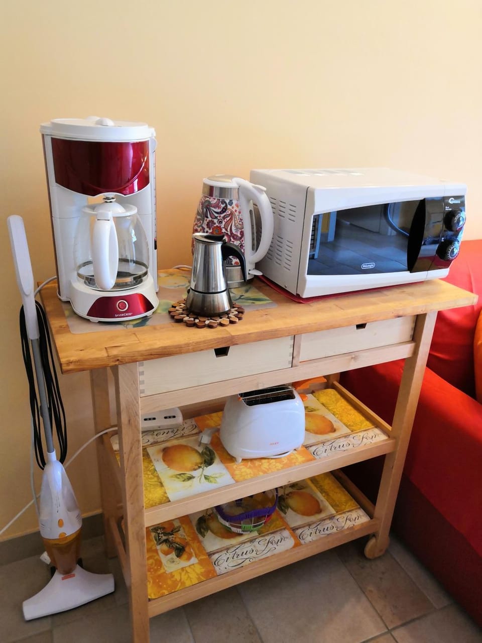 Coffee/tea facilities, microwave, toaster