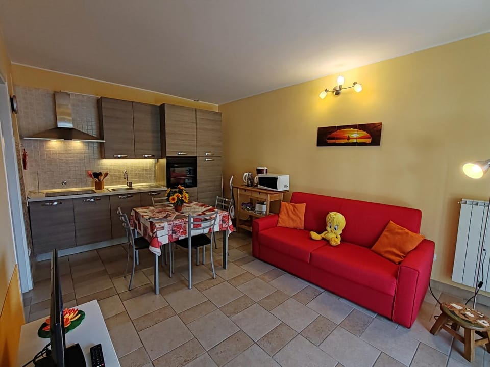 Dining area, kitchen