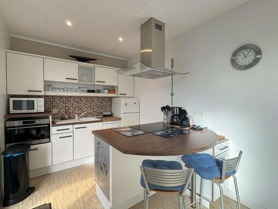 Maison avec WIFI, véranda à 320m de la mer à TREGASTEL - Réf 36 Villa in Trégastel