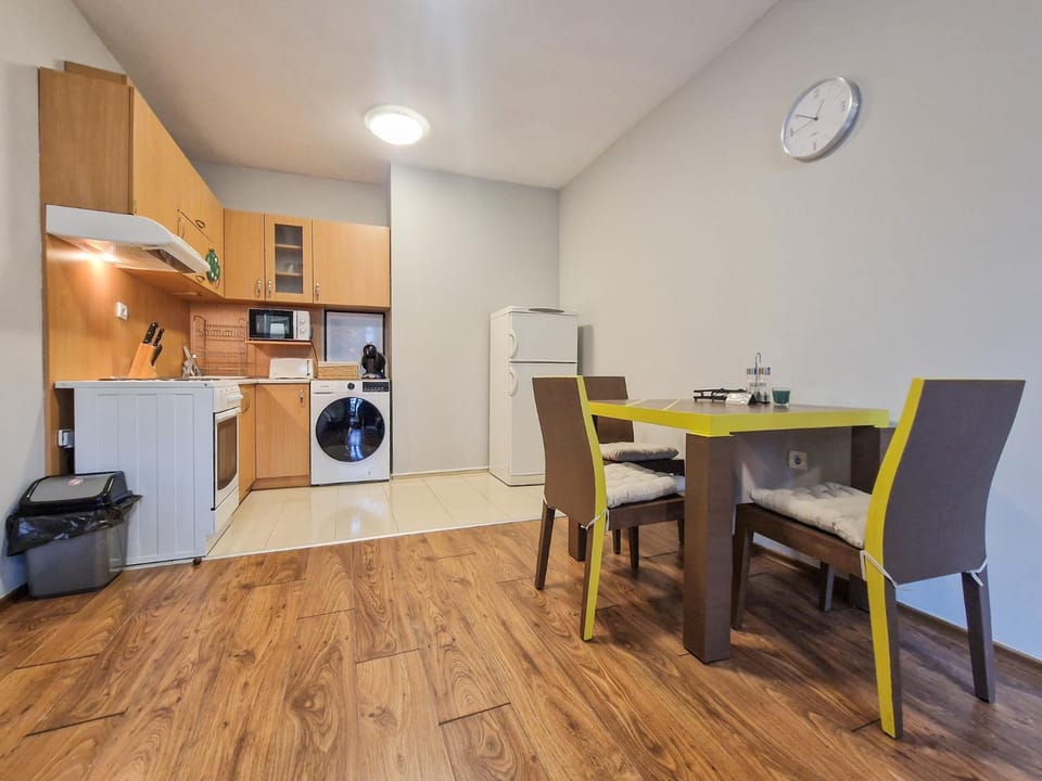 Kitchen or kitchenette, Living room, Seating area, Dining area, oven, stove, toaster, washing machine