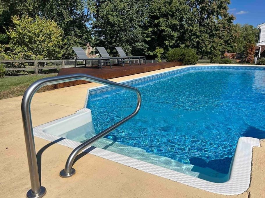 Amazing Pool & Walk to the Park House in Ohio