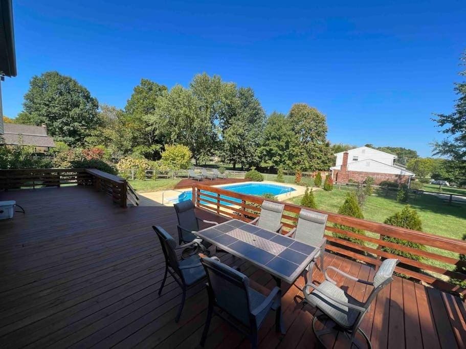 Amazing Pool & Walk to the Park House in Ohio