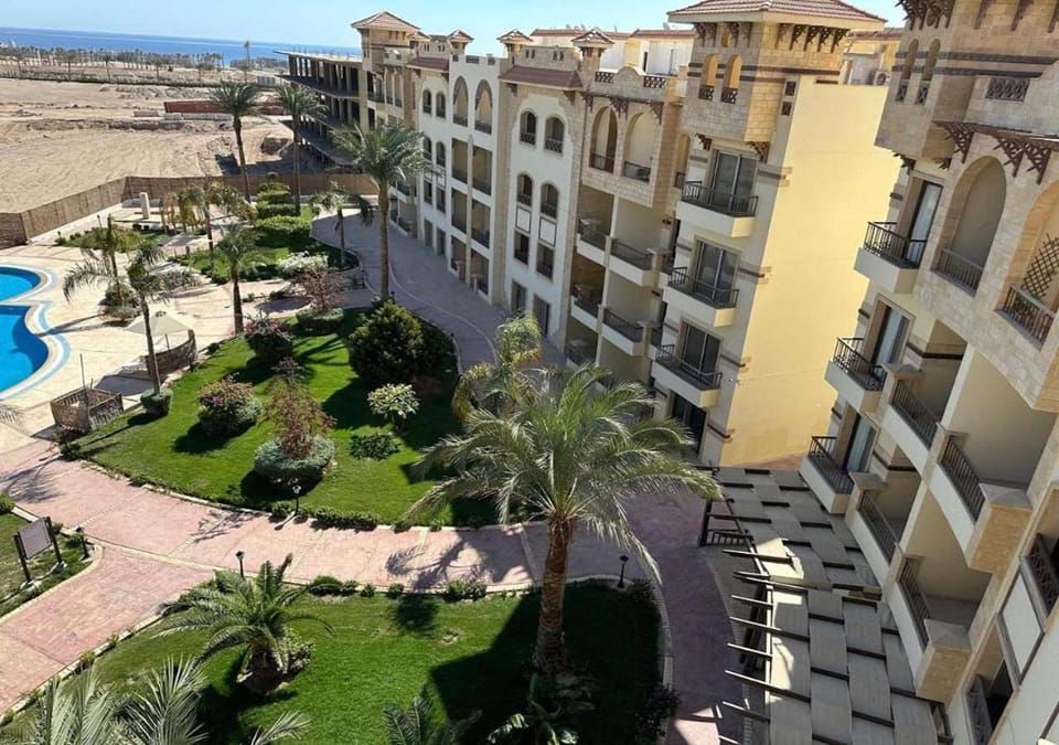 Property building, Spring, Day, Neighbourhood, Natural landscape, Bird's eye view, Garden, Beach, City view, Pool view, Sea view, Street view, Swimming pool, Location