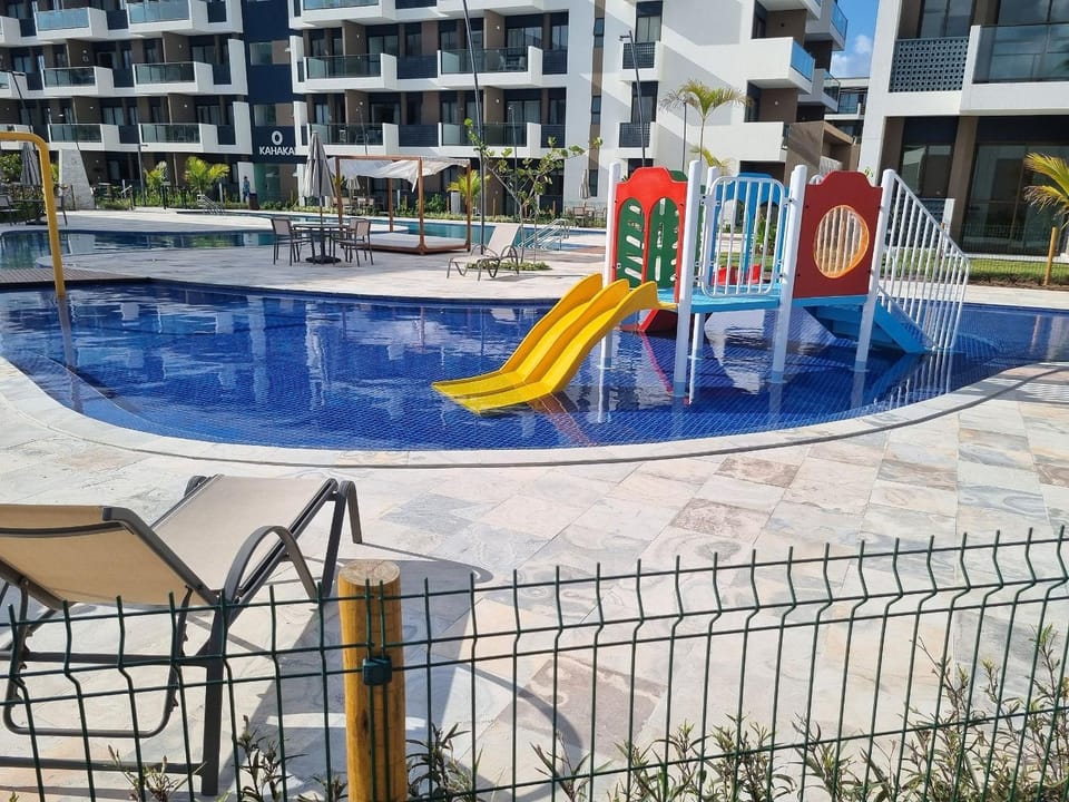 Swimming pool, children
