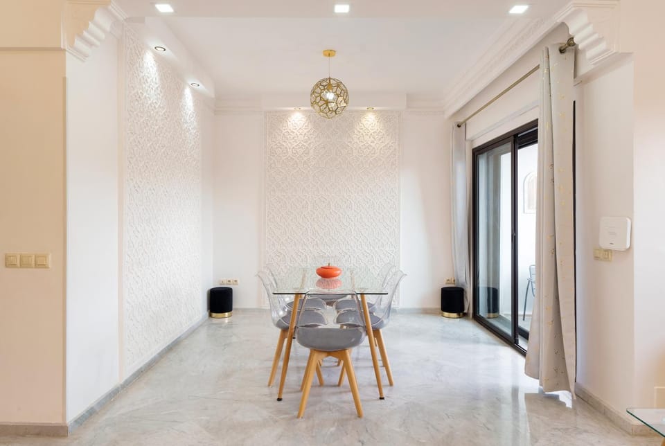 Living room, Seating area, Dining area, internet
