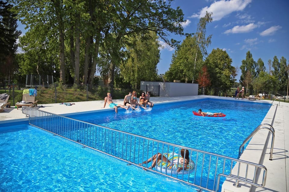 Swimming pool, Swimming pool