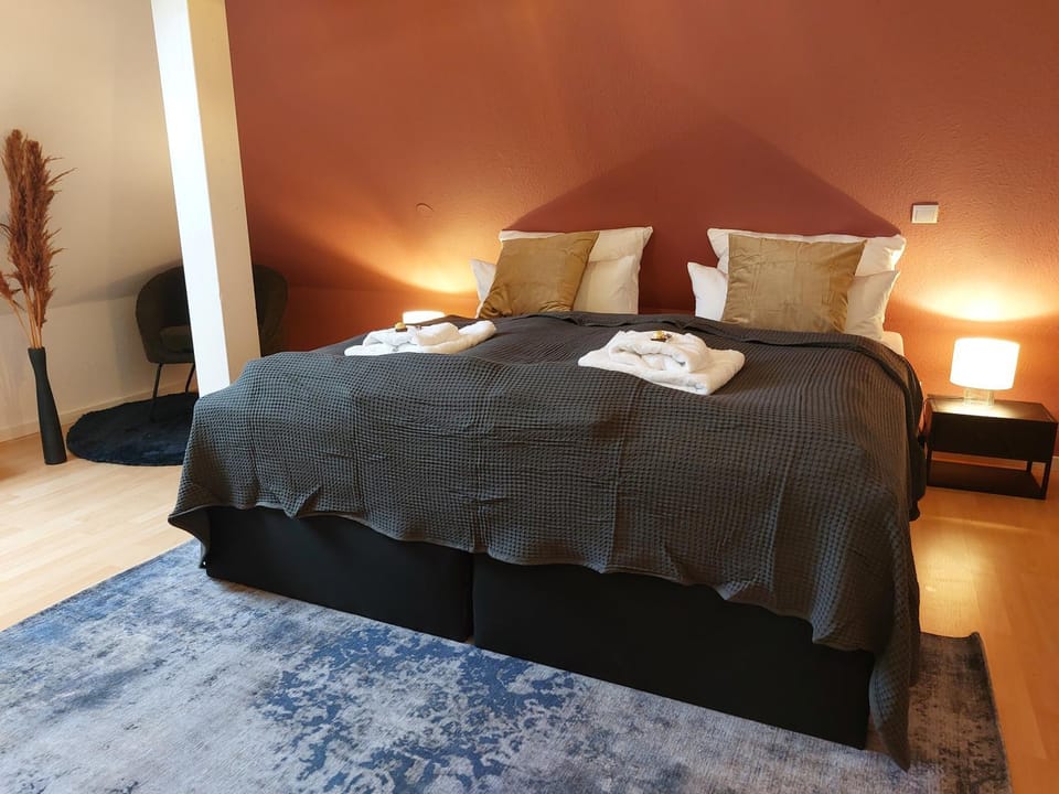 Bed, Photo of the whole room, Bedroom, towels