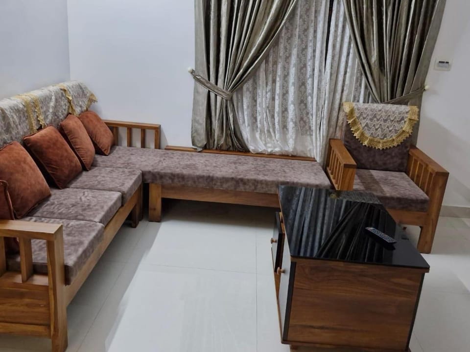 Bed, Living room, Photo of the whole room, Seating area, Bedroom