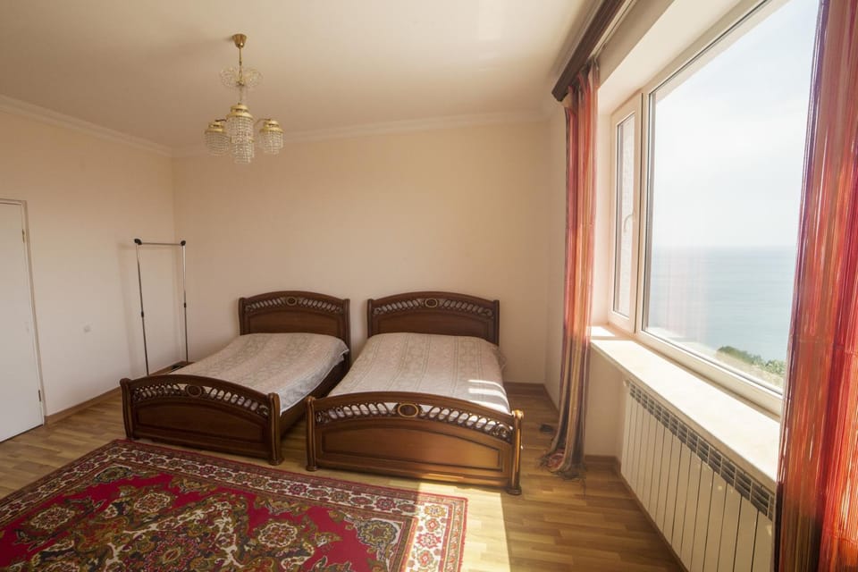 Day, Photo of the whole room