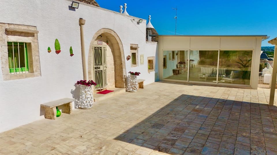 Property building, Patio, Day