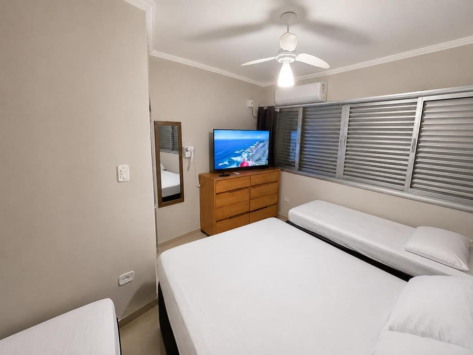 Conforto e tranquilidade no Guarujá praia do tombo bandeira azul Apartment in State of São Paulo