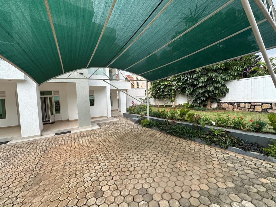 Kibagabaga 5 - Bedroom Villa Villa in Africa