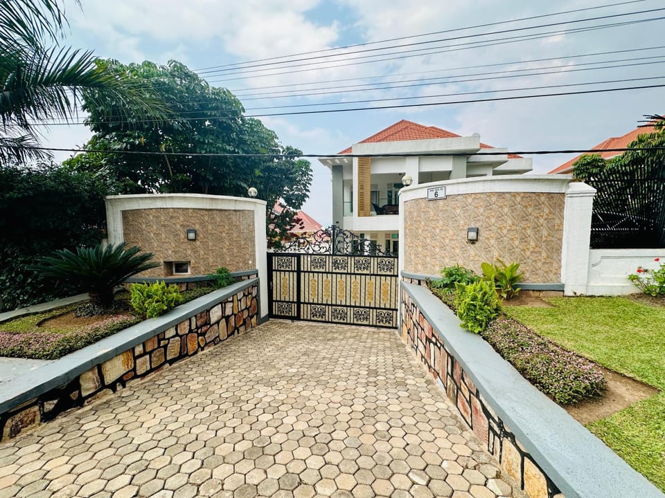 Kibagabaga 5 - Bedroom Villa Villa in Africa