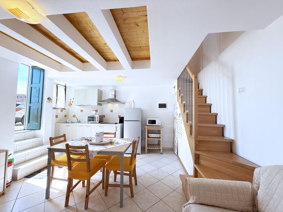 Kitchen or kitchenette, Living room, Seating area