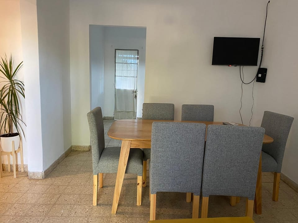 TV and multimedia, Living room, Seating area, Dining area