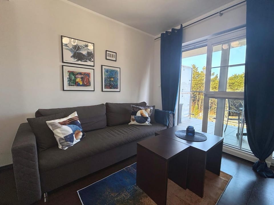 TV and multimedia, Kitchen or kitchenette, Living room, Seating area, Sea view