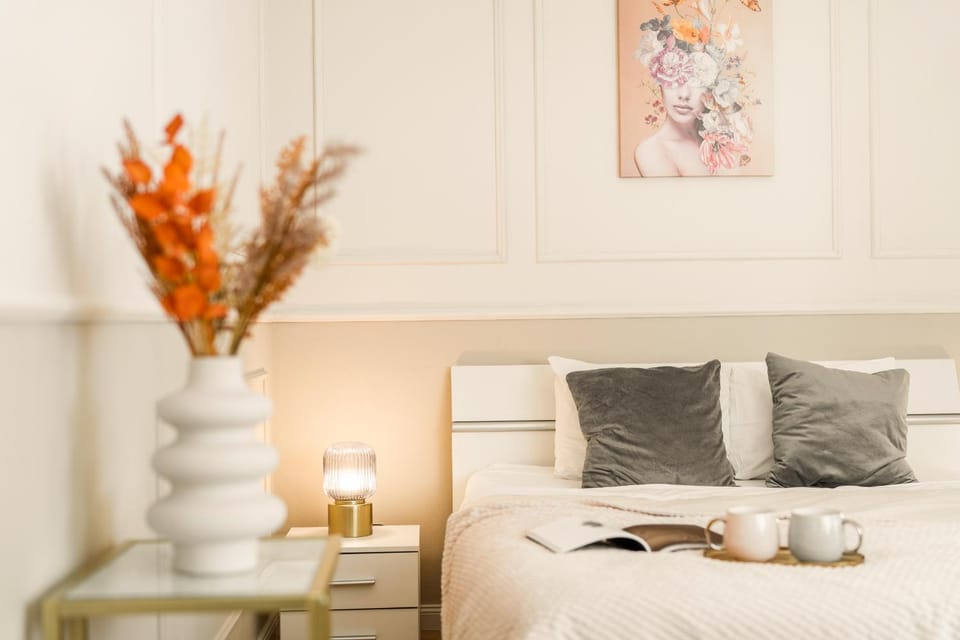 Bed, Photo of the whole room, Bedroom