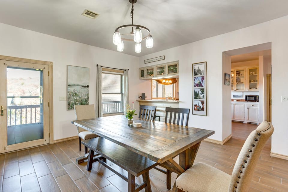 Spacious Cabin w/ Views, Near Lake Lawtonka! Cabin in Medicine Park