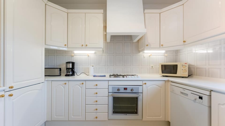 Coffee/tea facilities, Kitchen or kitchenette, oven, toaster