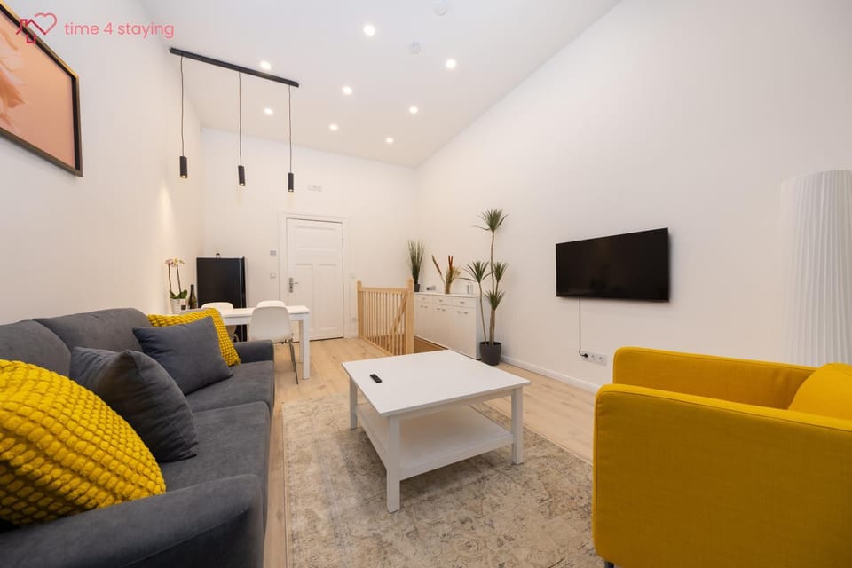 Communal lounge/ TV room, TV and multimedia, Living room, Seating area, Dining area, Evening entertainment, Food, heating, heating, internet, internet