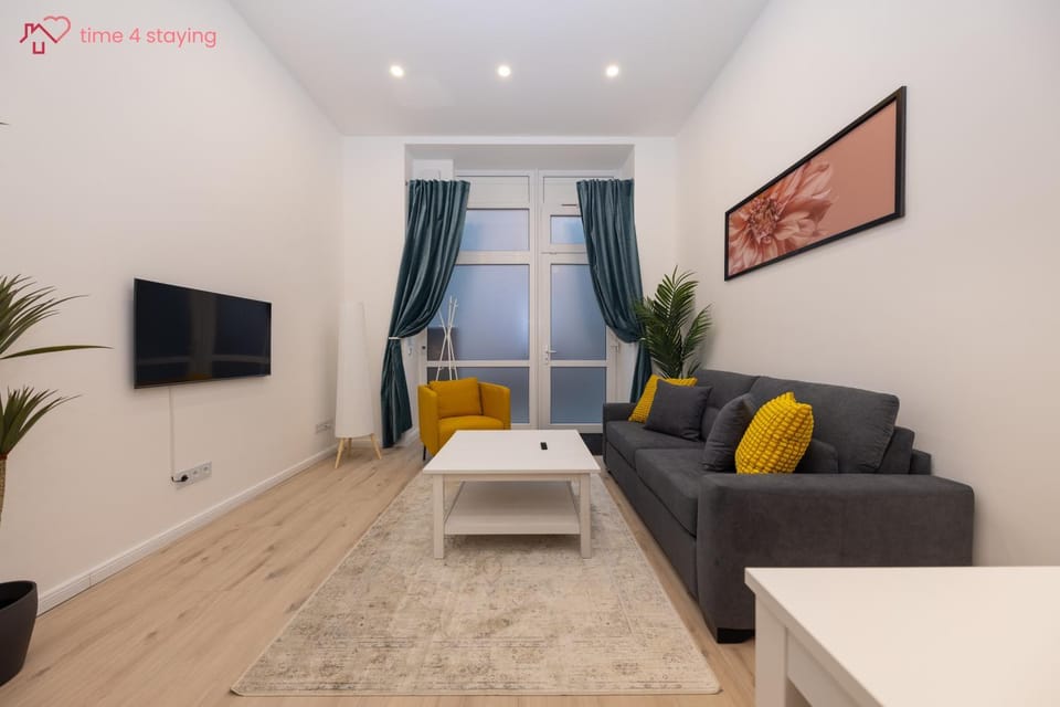 Communal lounge/ TV room, TV and multimedia, Living room, Photo of the whole room, Seating area, Evening entertainment, internet, internet
