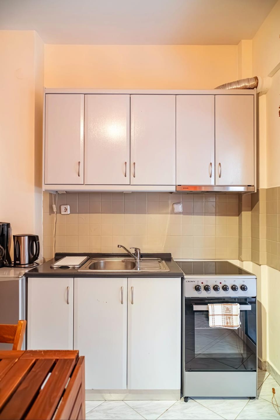 Coffee/tea facilities, Kitchen or kitchenette, Photo of the whole room, Decorative detail, oven, pet friendly, stove