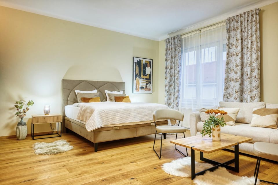 Bed, Seating area, Bedroom