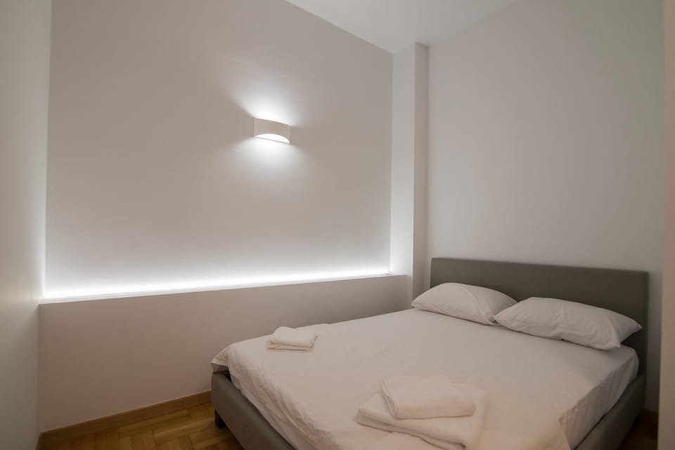 Bed, Bedroom, towels