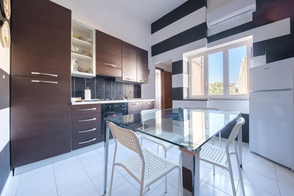 Property building, Kitchen or kitchenette, Living room