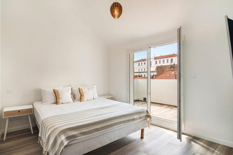 Bed, Balcony/Terrace, Photo of the whole room, Bedroom
