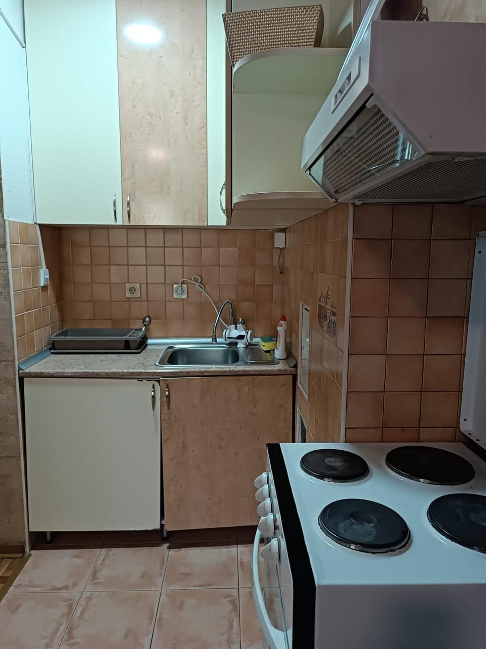 Kitchen or kitchenette, minibar, stove