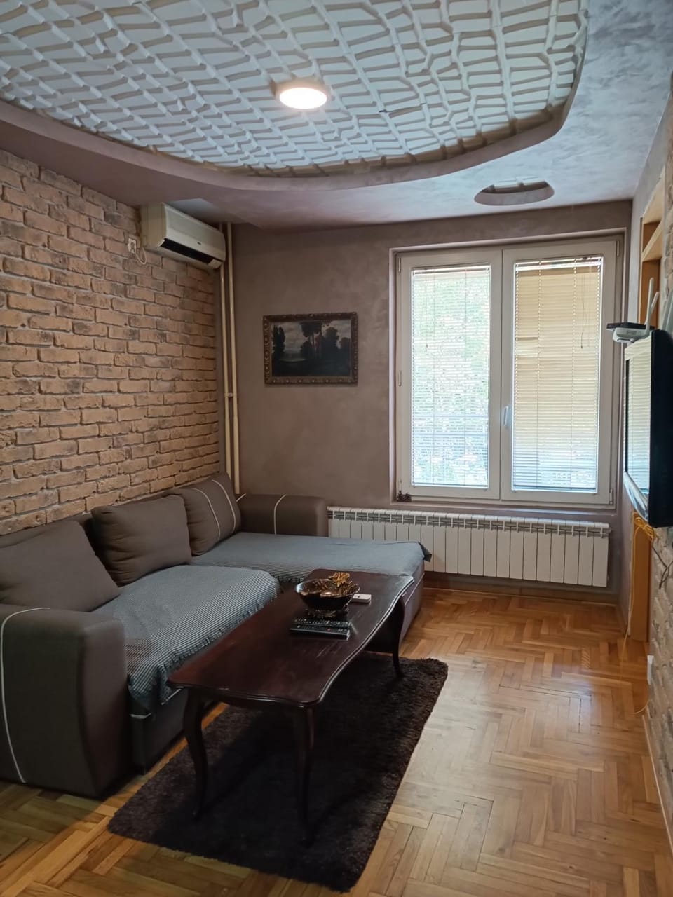 Communal lounge/ TV room, TV and multimedia, Living room, Seating area, air conditioner