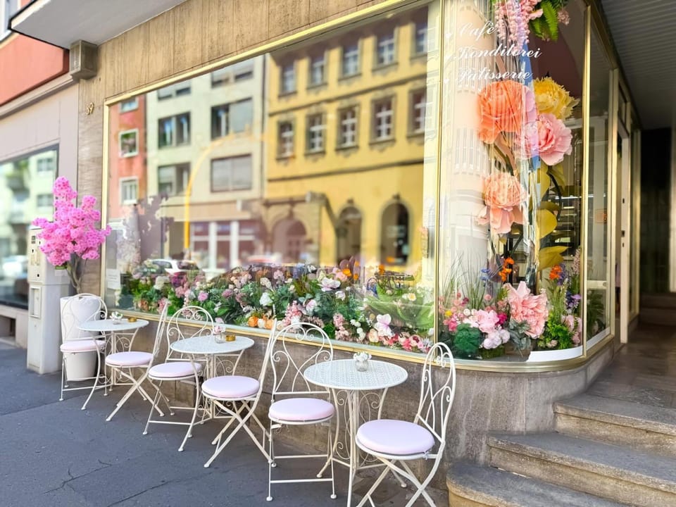 Property building, Restaurant/places to eat, Off site, View (from property/room), Street view