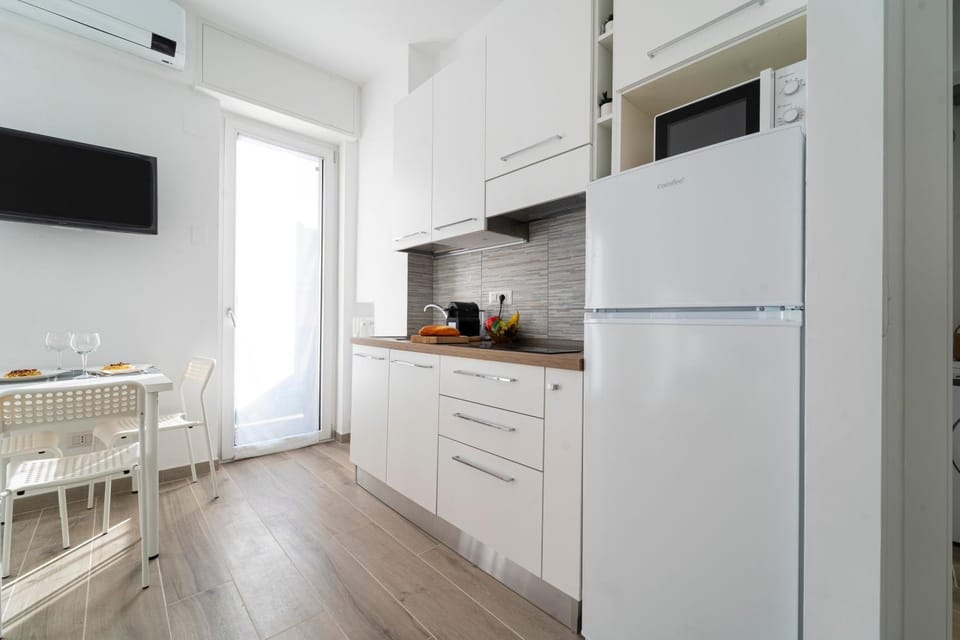 TV and multimedia, Kitchen or kitchenette, Dining area, stove