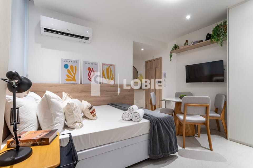 Communal lounge/ TV room, Bed, Living room, Seating area, Dining area, Bedroom, air conditioner