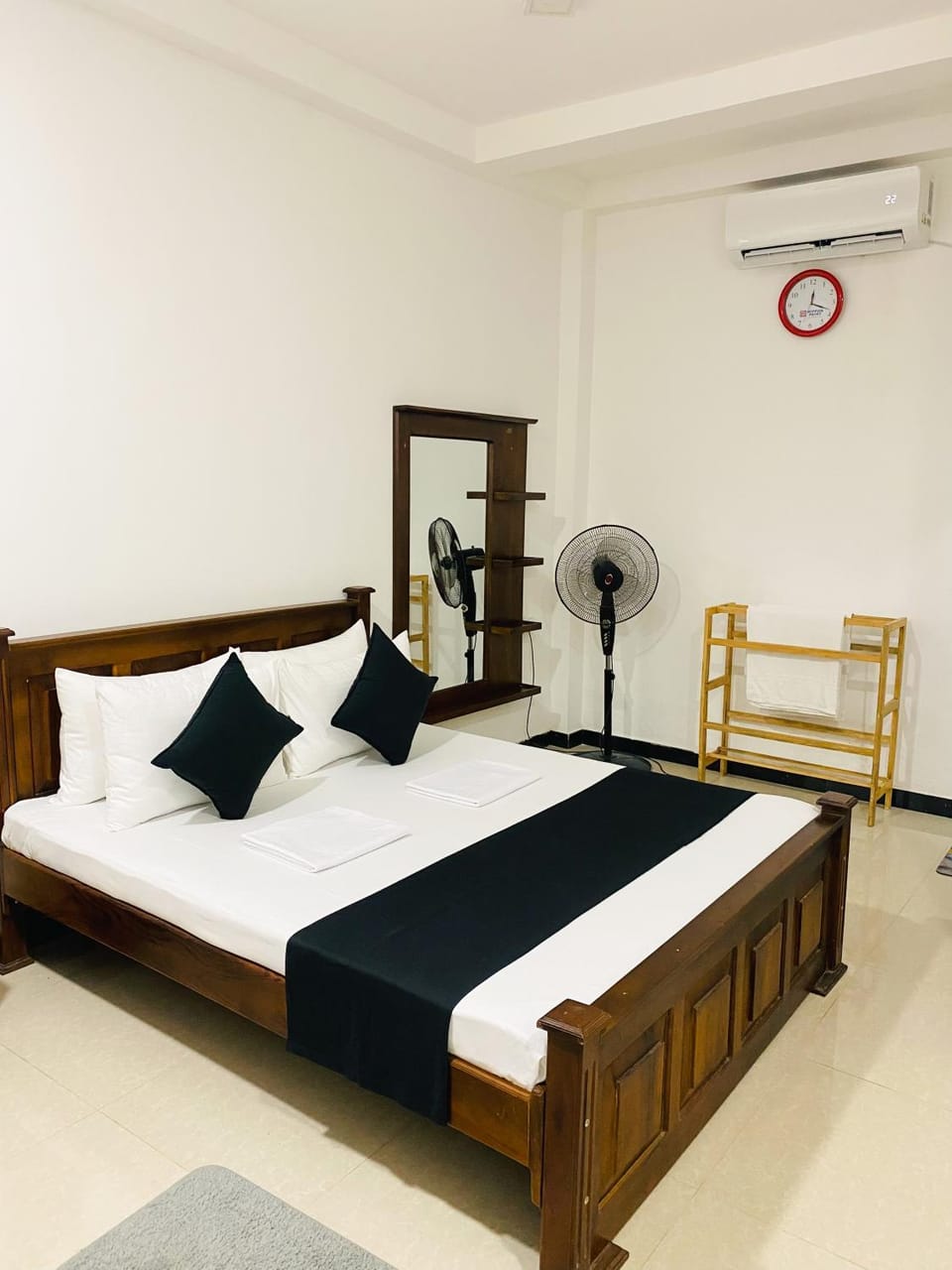 Bed, Photo of the whole room, Bedroom, air conditioner