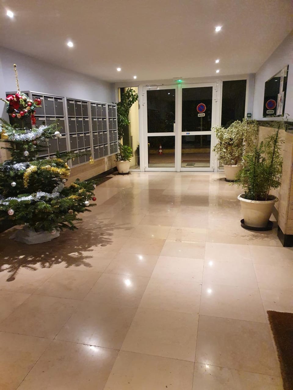 FACE MER TOUT CONFORT situation exceptionnelle Apartment in Antibes